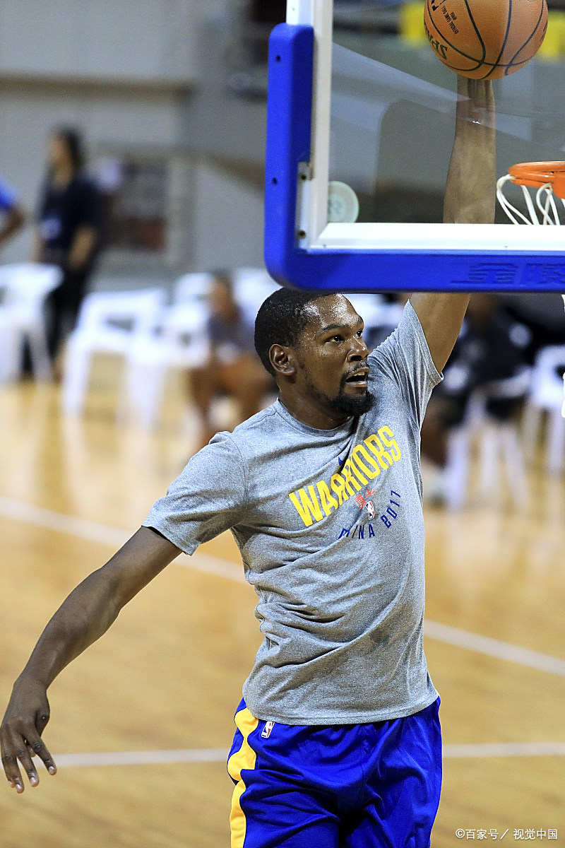 大比分获胜引发热议！，杜兰特在西班牙队比赛中比赛规则变更上演精彩一战的简单介绍