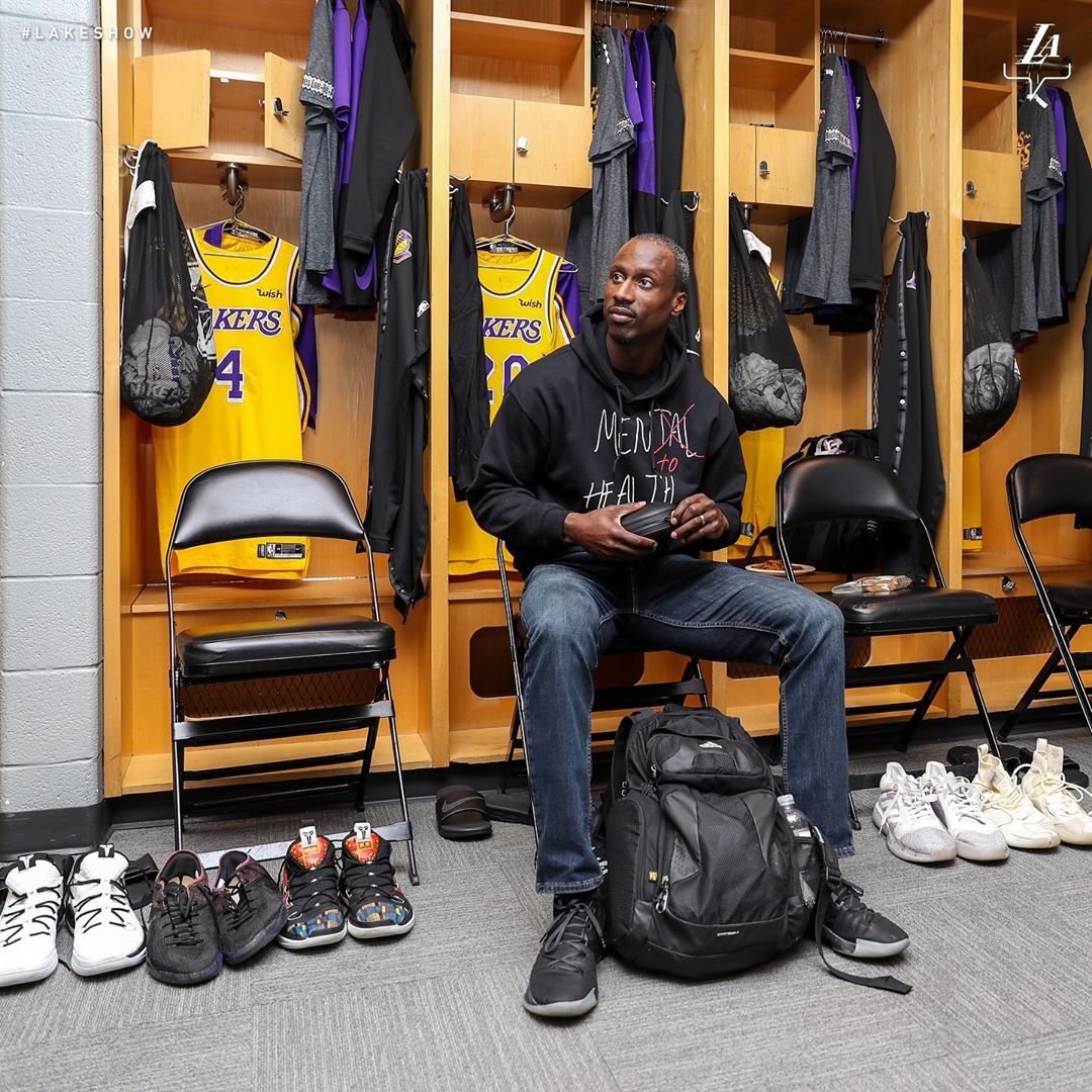 尤文图斯观众热烈欢呼!,Doinb迎来十赛季出色发挥再创辉煌时刻(女儿系列短文合集140创作背景) 尤文图斯观众热烈欢呼!,Doinb迎来十赛季出色发挥再创辉煌时刻(女儿系列短文合集140创作背景)